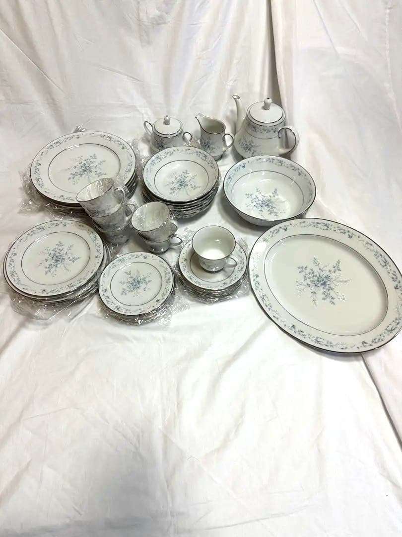 【新品未使用】ノリタケ　青いお花の食器41点セット