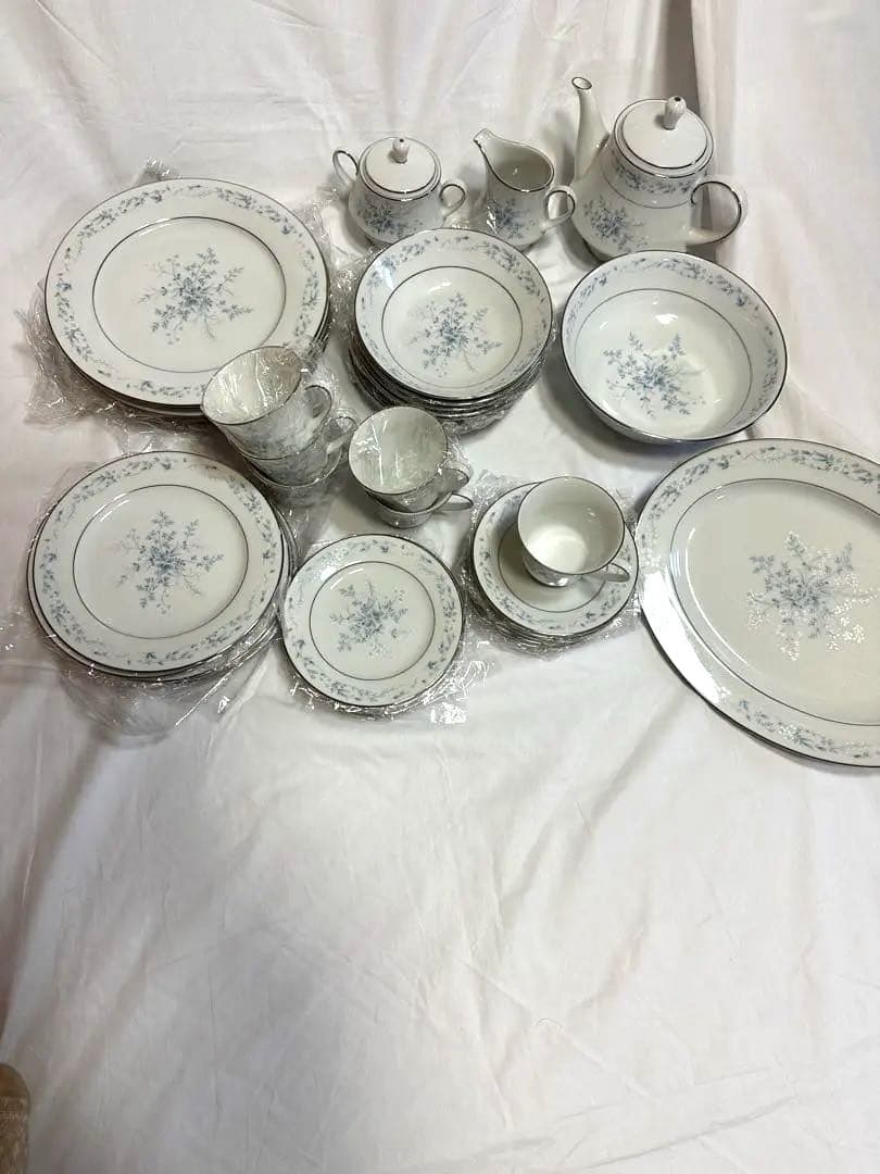 【新品未使用】ノリタケ　青いお花の食器41点セット