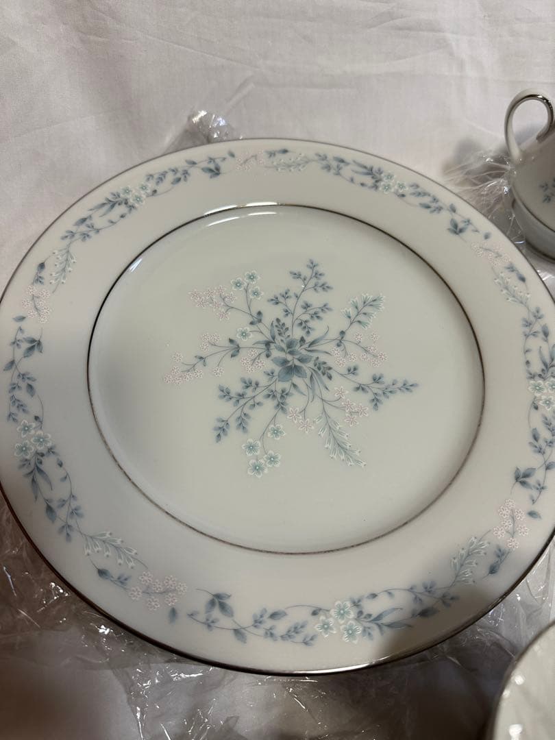 【新品未使用】ノリタケ　青いお花の食器41点セット