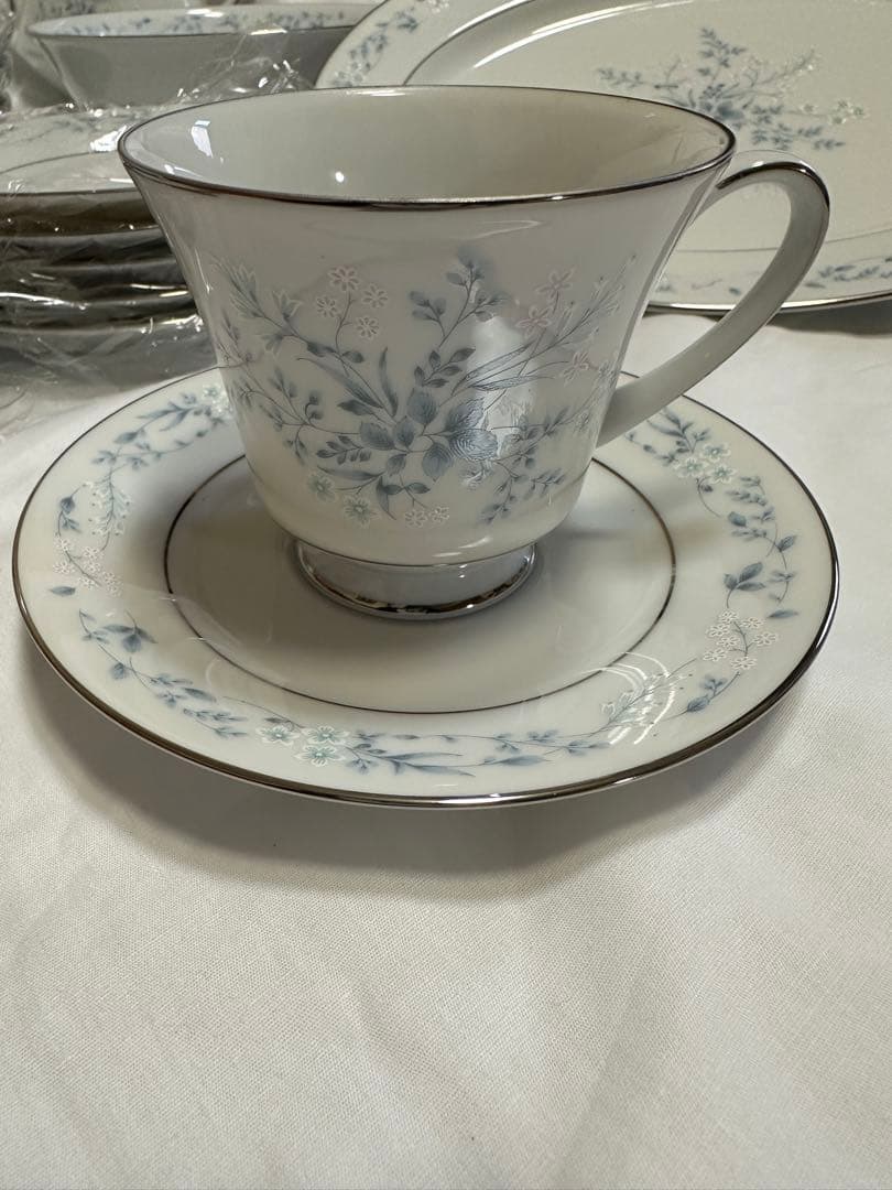 【新品未使用】ノリタケ　青いお花の食器41点セット