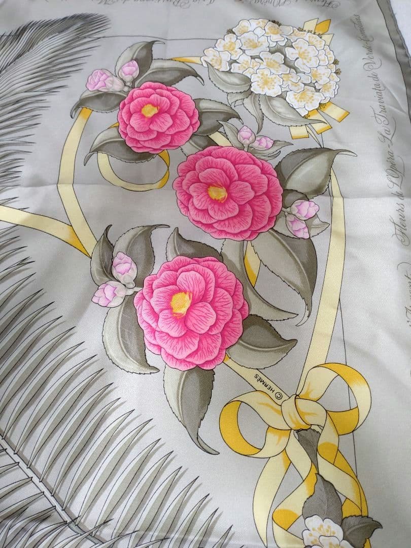 ■HERMES■ 花柄スカーフ カレ90