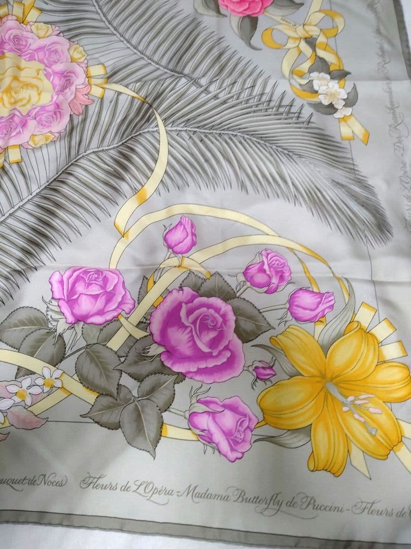 ■HERMES■ 花柄スカーフ カレ90