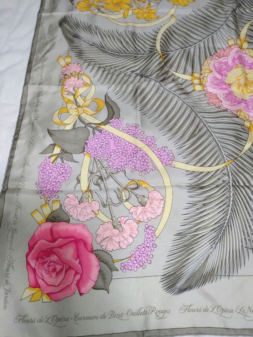 ■HERMES■ 花柄スカーフ カレ90