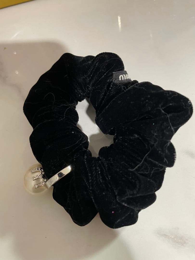 Miu Miu ベルベットヘアゴム 黒