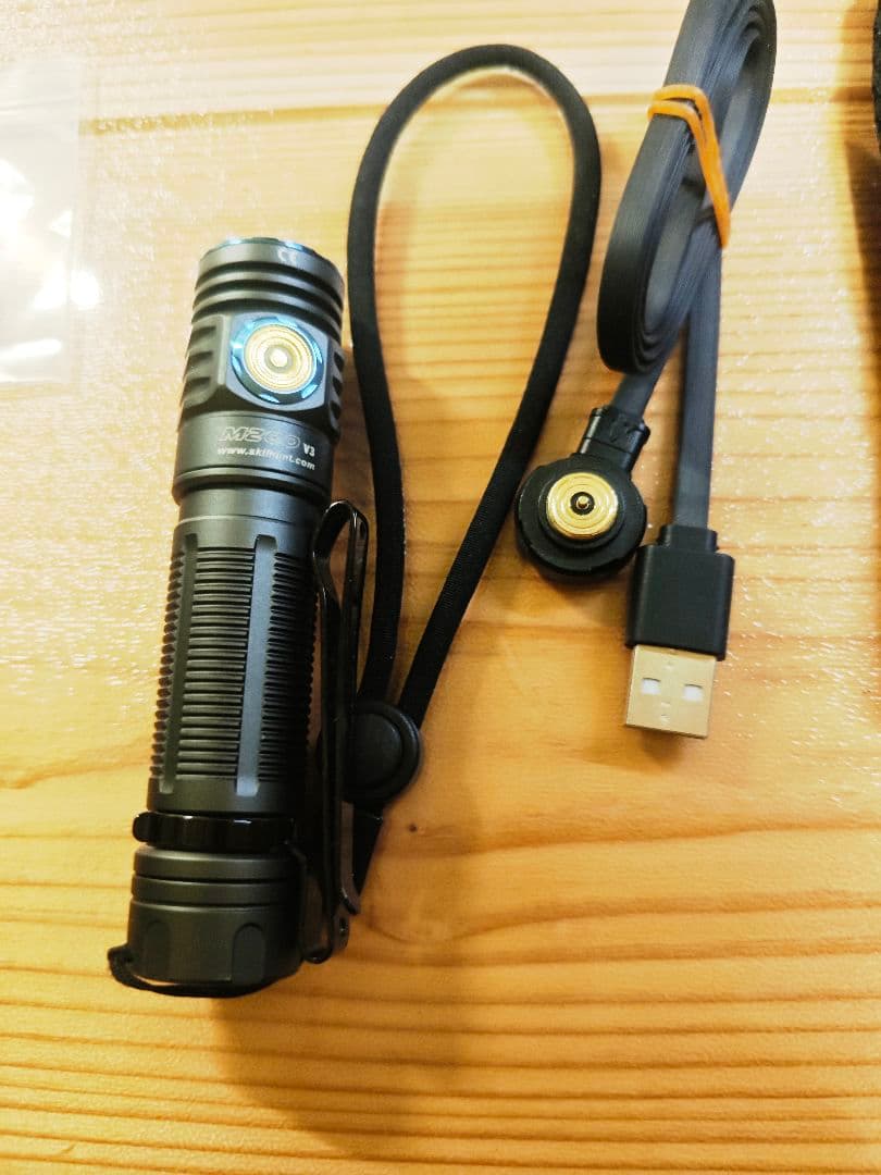 LEDライト USB磁気充電 耐水 マグネットスタンド 付属品多数 美品