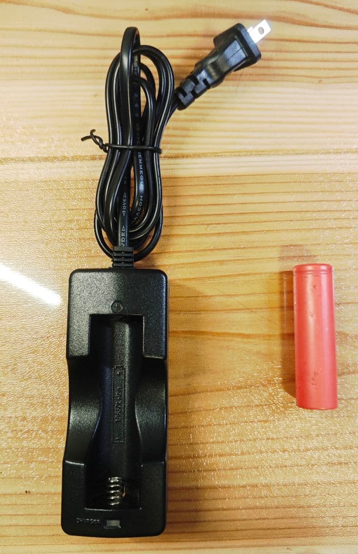 LEDライト USB磁気充電 耐水 マグネットスタンド 付属品多数 美品