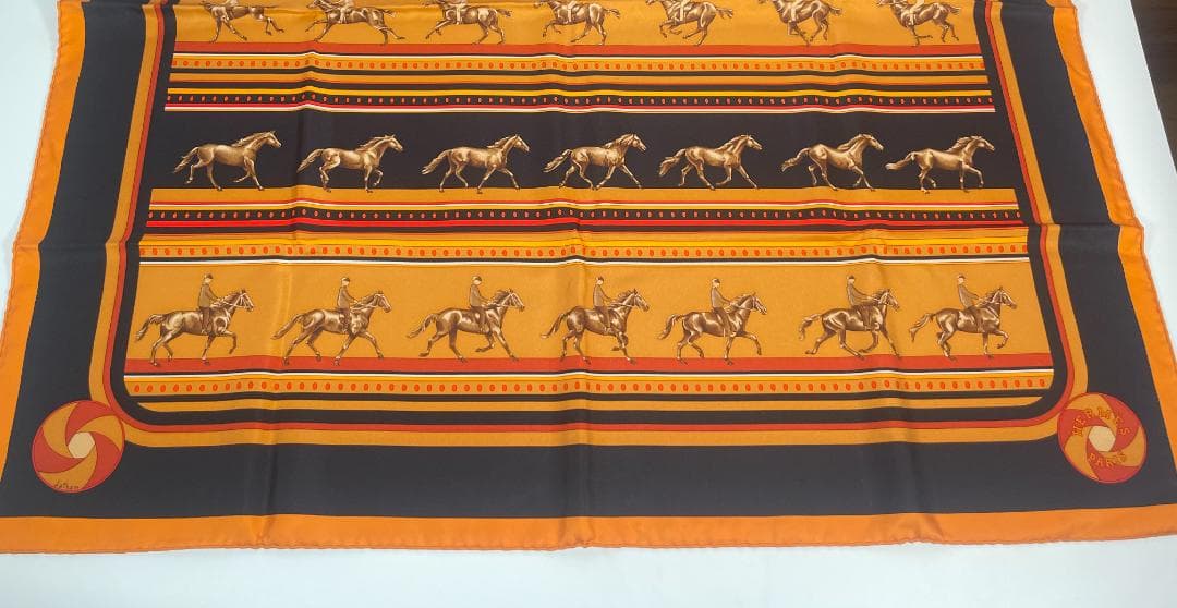HERMES カレ シルクスカーフ 100%シルク 騎馬柄 箱付き　＃660
