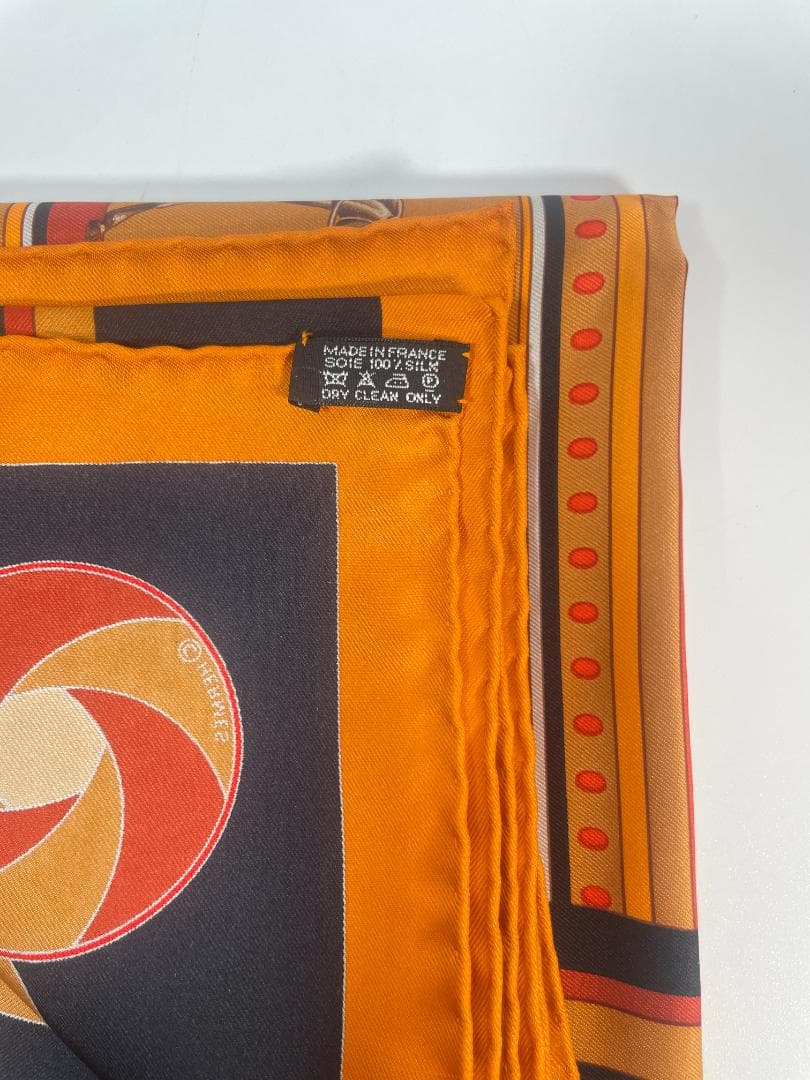 HERMES カレ シルクスカーフ 100%シルク 騎馬柄 箱付き　＃660