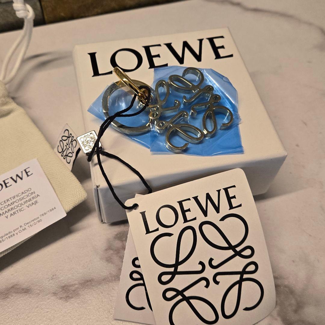 未使用　美品　LOEWE　ロエベ　アナグラム　キーリング　チャーム　ゴールド