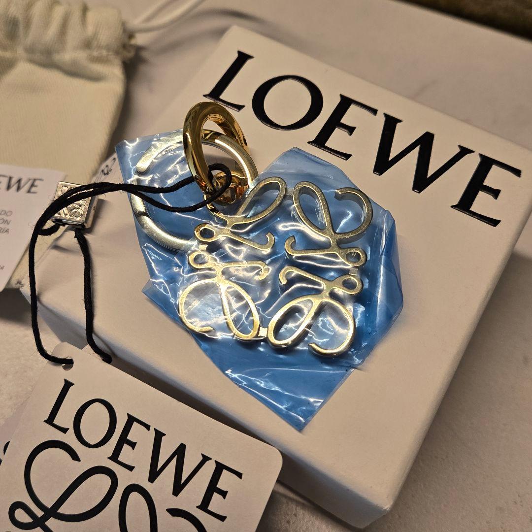 未使用　美品　LOEWE　ロエベ　アナグラム　キーリング　チャーム　ゴールド