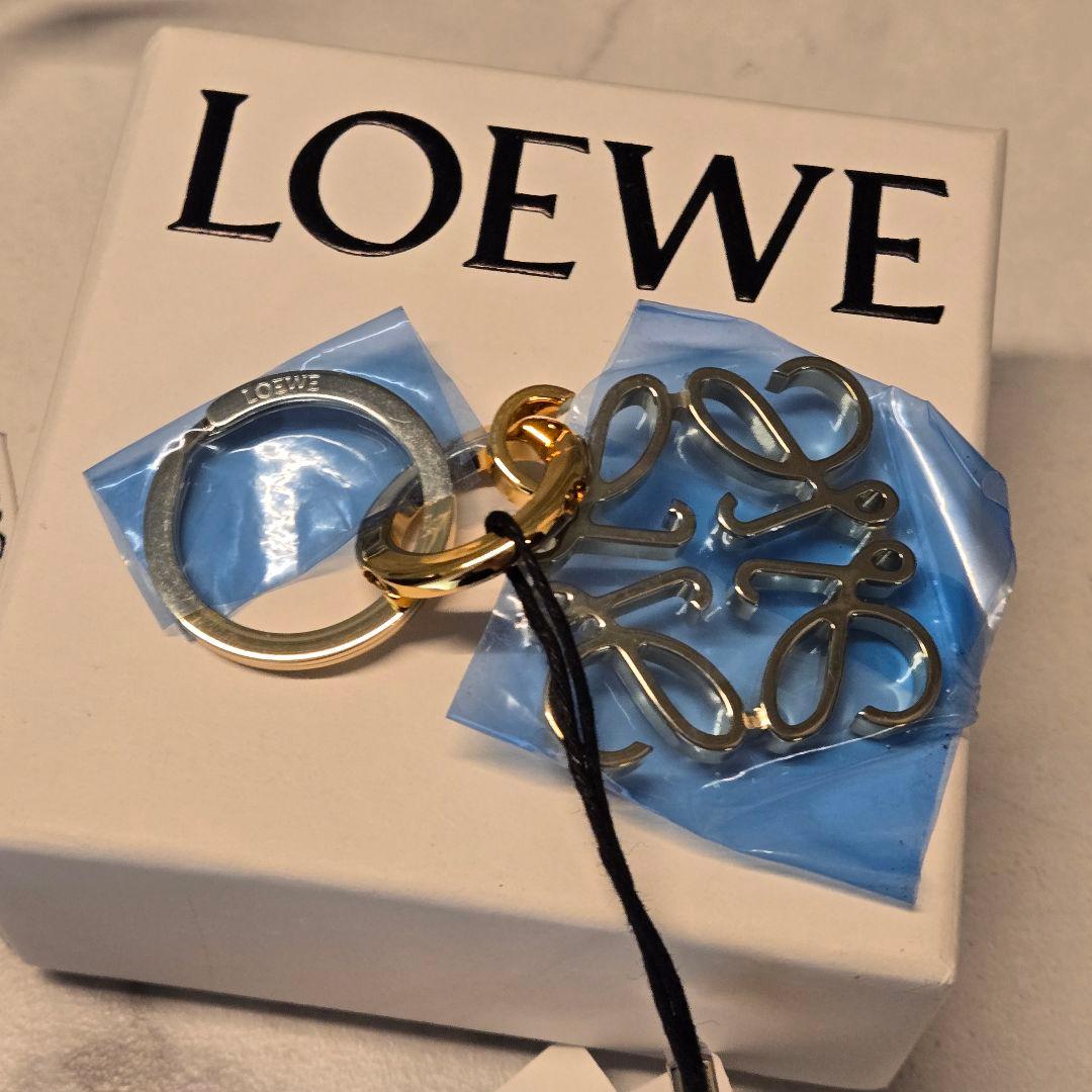 未使用　美品　LOEWE　ロエベ　アナグラム　キーリング　チャーム　ゴールド