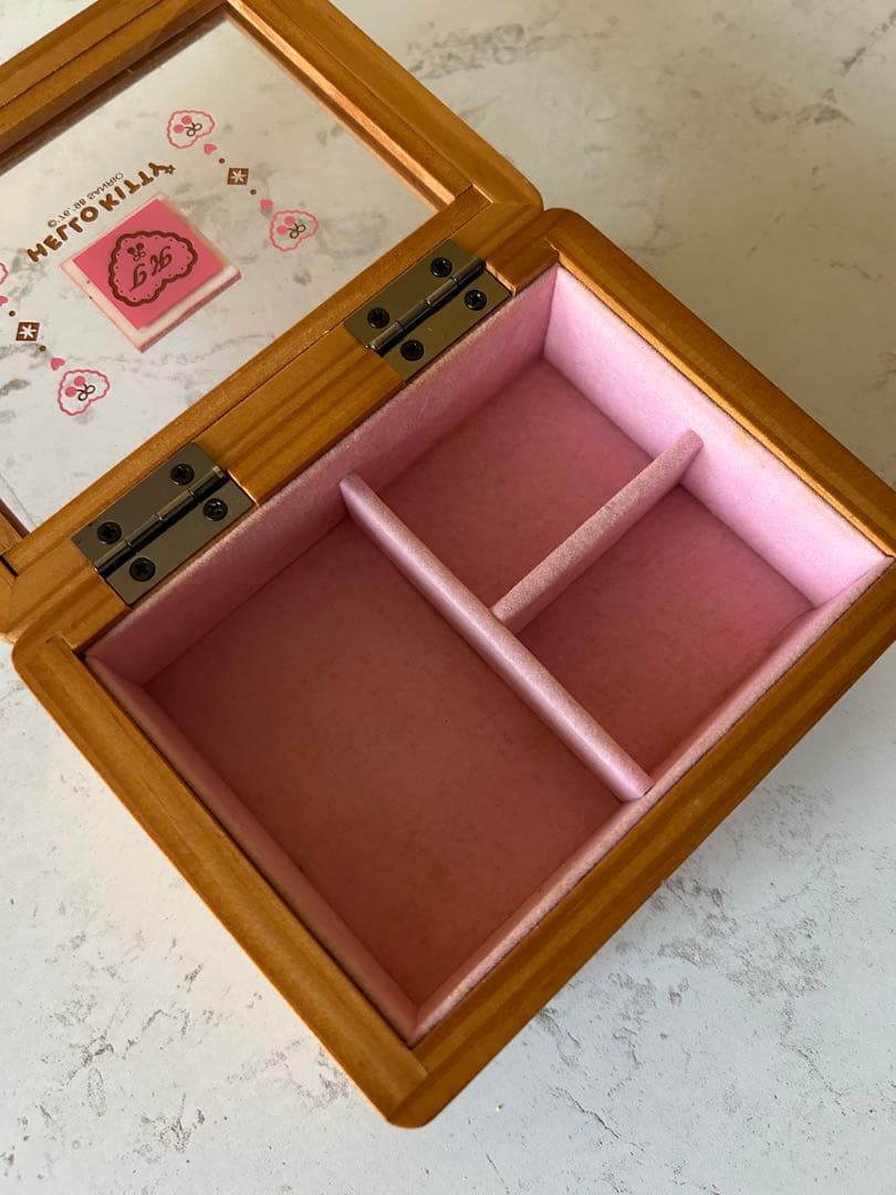 サンリオ ハローキティ アクセサリーケース 木製