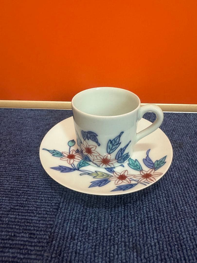 1856  人間国宝　十三代今泉今右衛門　錦鉄仙絵紅茶碗