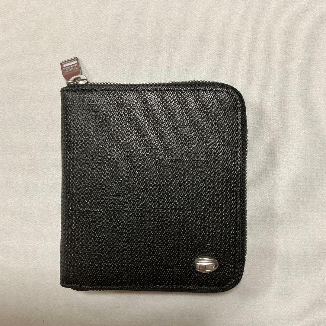 洗練されたデザイン　DIESEL BI-FOLD COIN ZIP X09666
