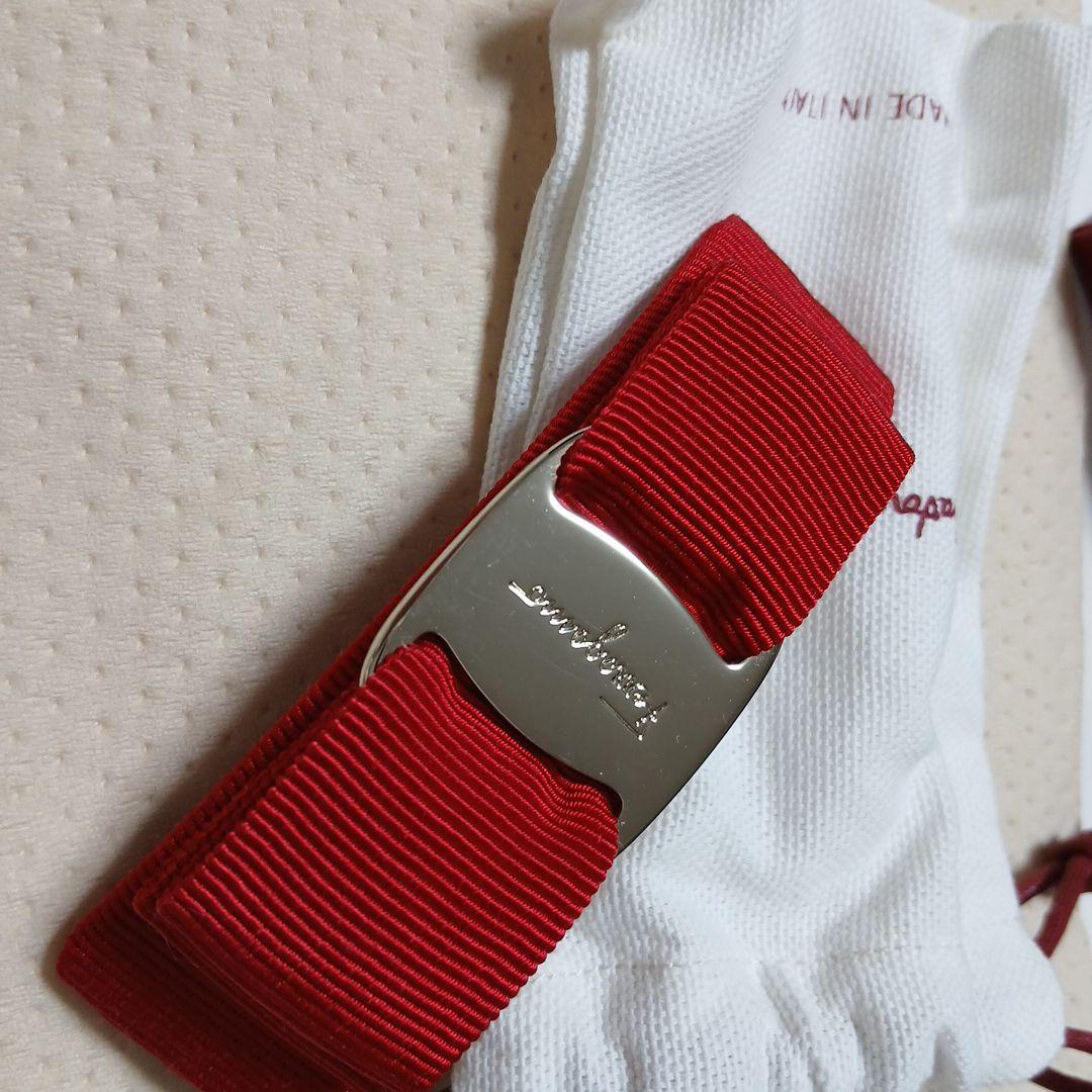 Ferragamo レッドリボン バレッタ ゴールド金具付き