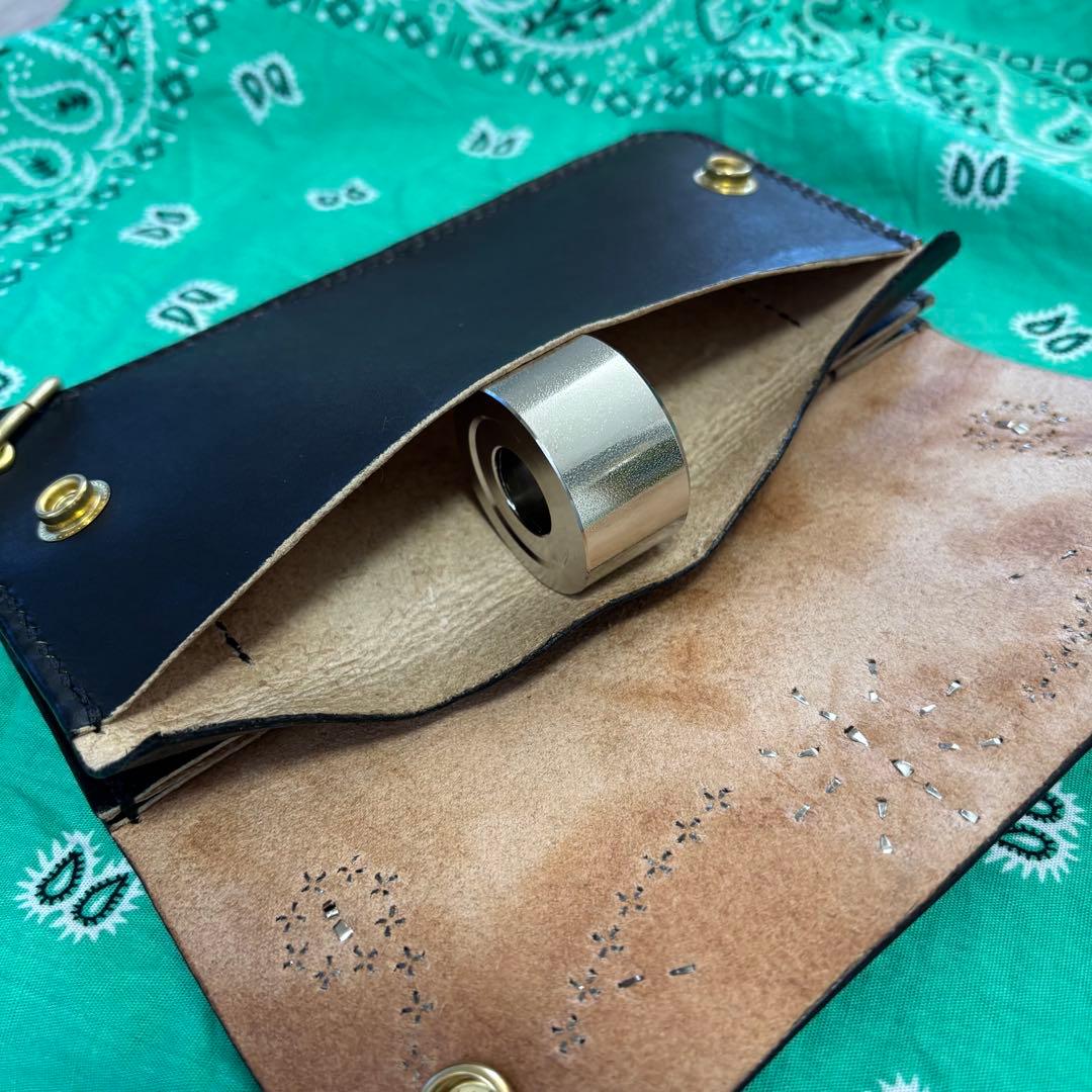 トラッカーウォレット　三層　ハンドメイド　牛ヌメ革　丘染め　スタッズ