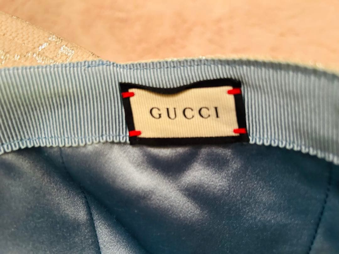 GUCCI シルバーラメ ホワイトGG帽子