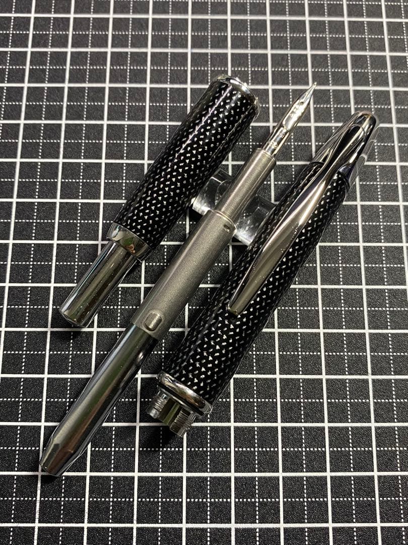 PILOT CAPLESS Kasuri 黒　万年筆　字幅M