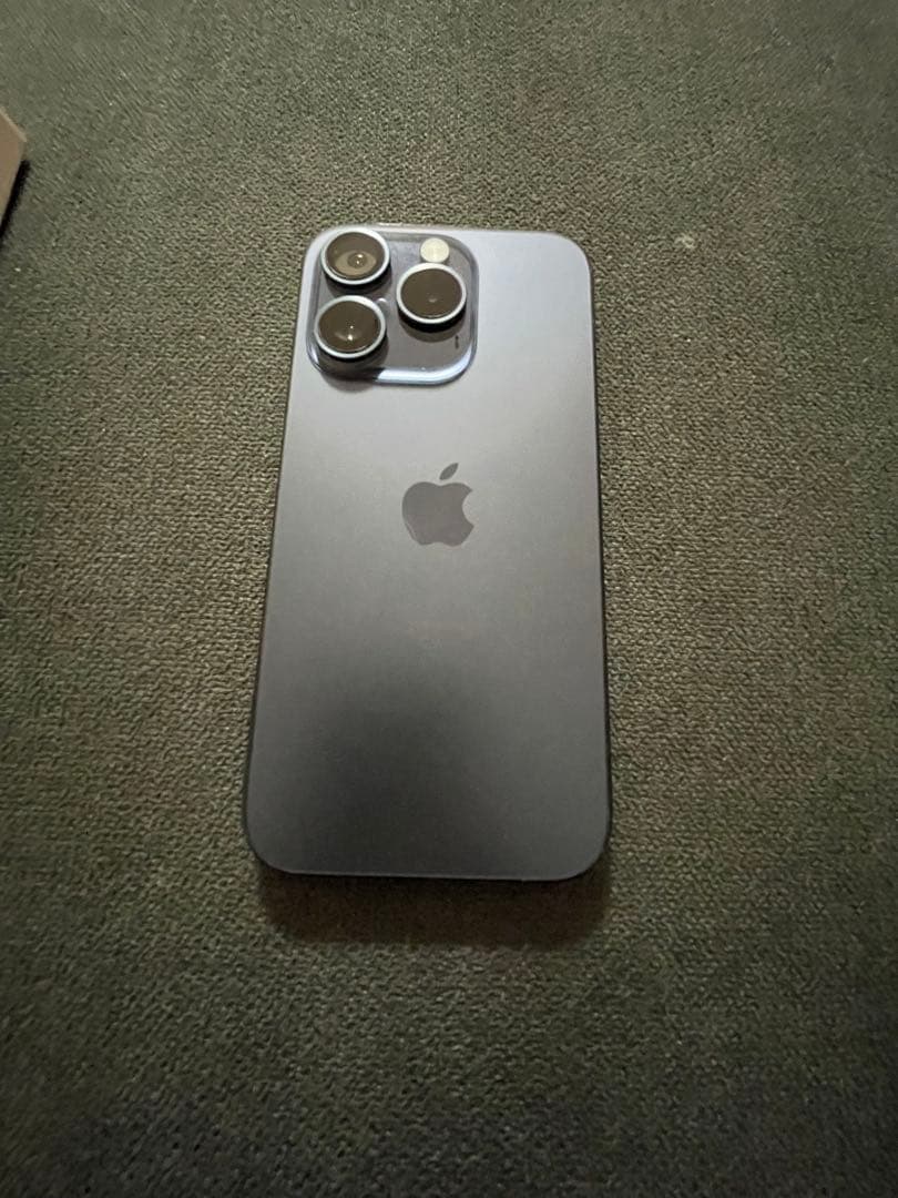 A*!様 iPhone15 pro 256GB simフリー　美品　完動品