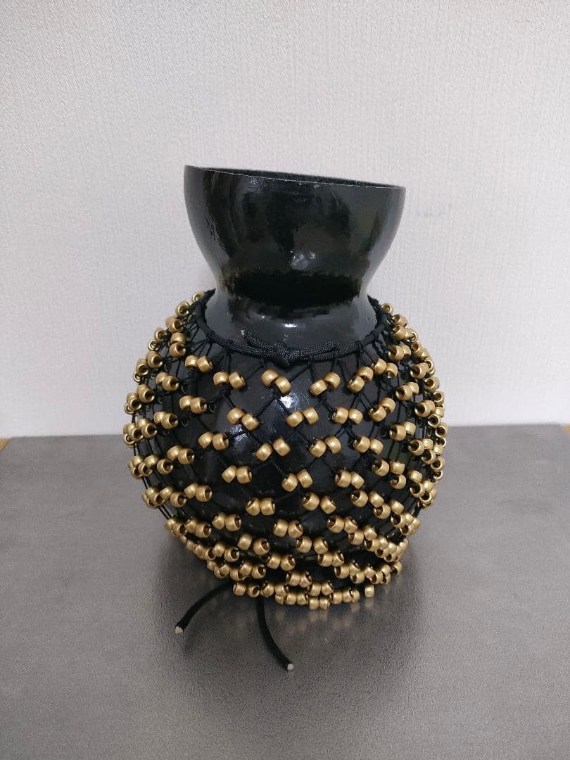 ハンドメイド　シェケレ　ブラック/ゴールド