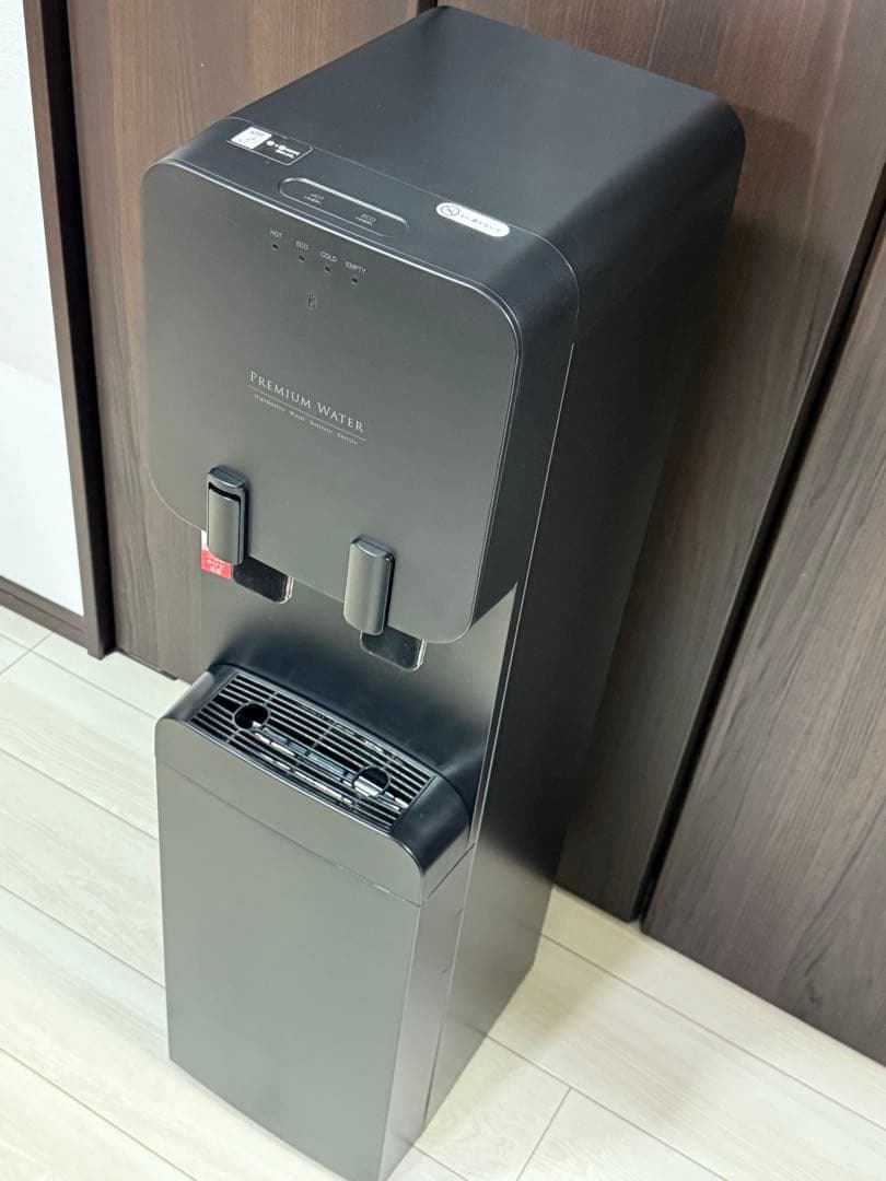 ウォーターサーバー本体 PREMIUM WATER famfit ブラック 中古
