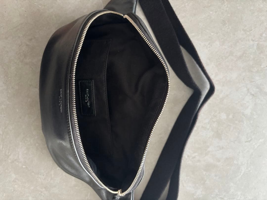 SAINT LAURENT PARISのボディバッグ