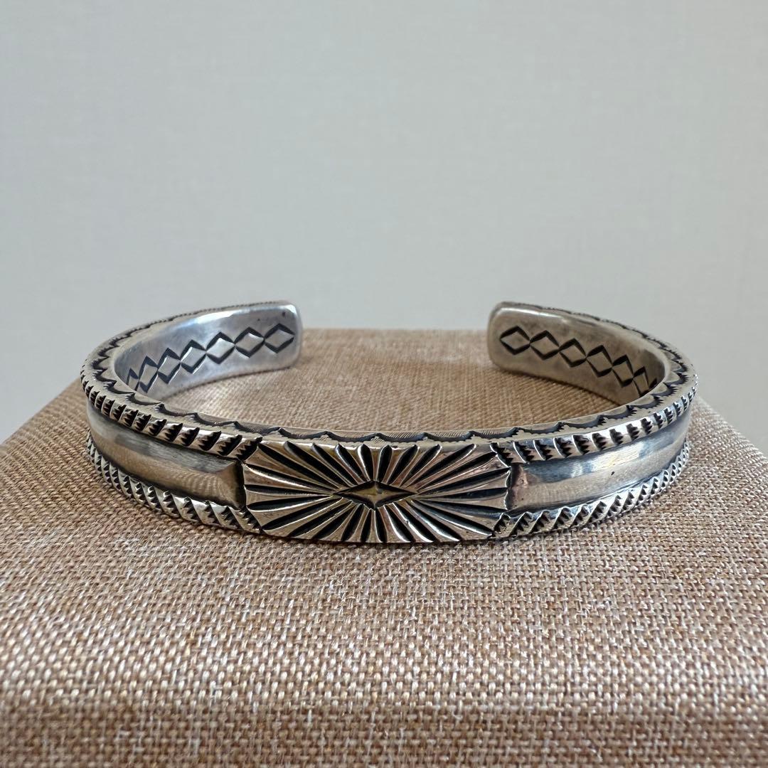 極美品 ペリーショーティ／シルバー バングル ４面スタンプ サンバースト