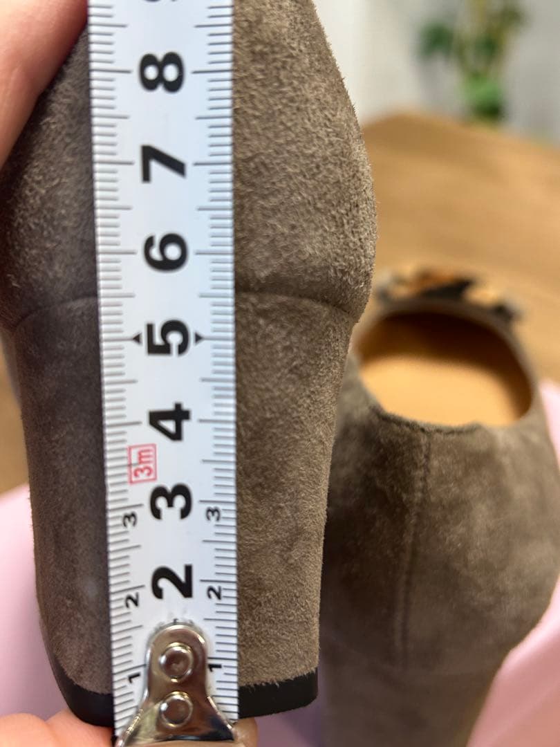 【新品未使用】上質スエード ビッグバックルパンプス 5.5cmヒール グレージュ