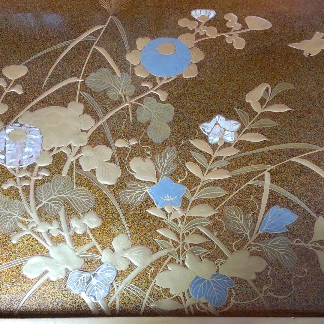 梨地青貝菊花桔梗鳥図蒔絵広蓋。