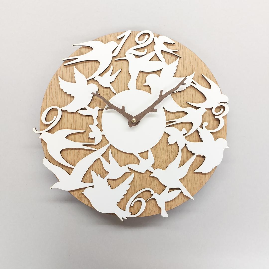 北欧風　鳥のデザイン木製掛け時計　静音タイプ 白