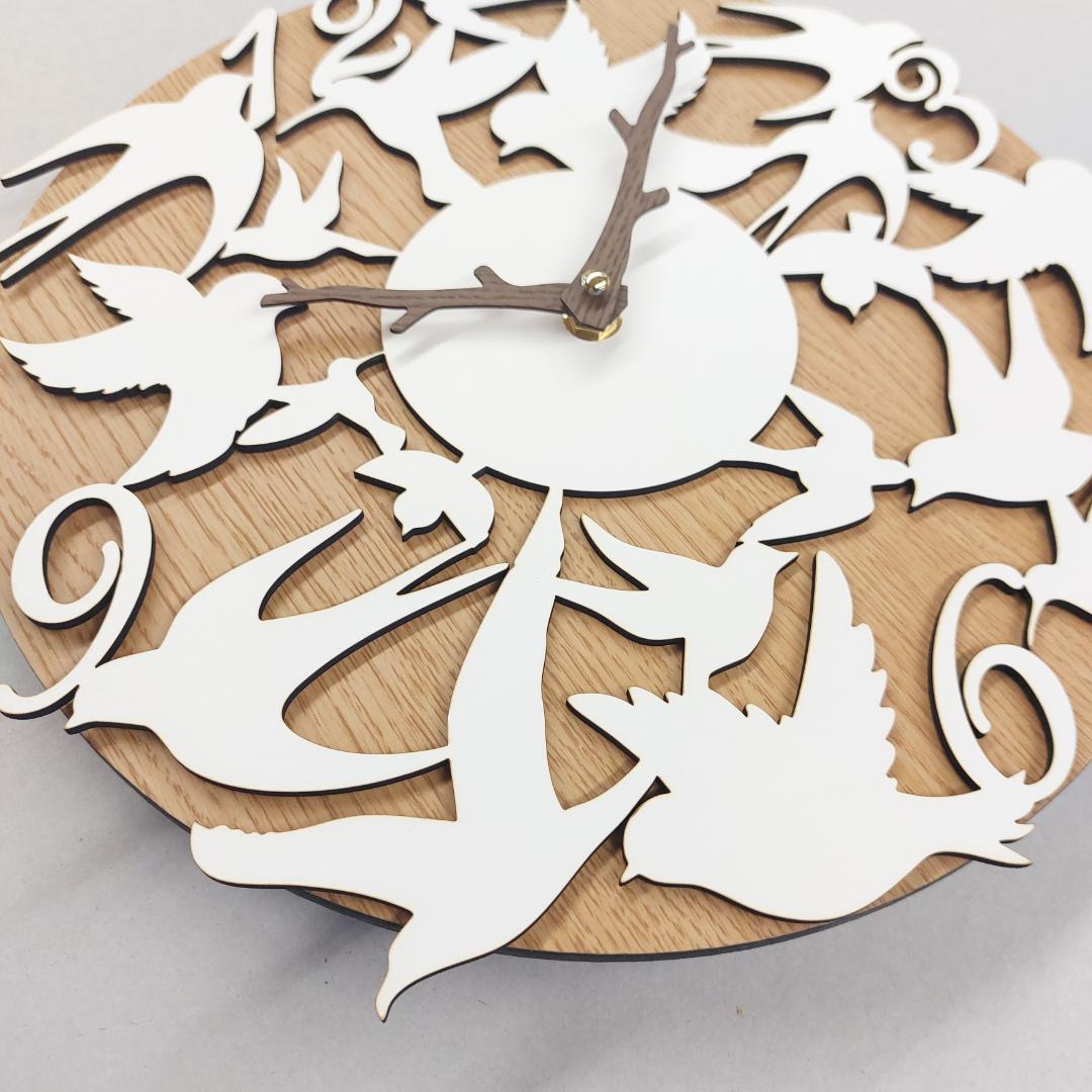 北欧風　鳥のデザイン木製掛け時計　静音タイプ 白