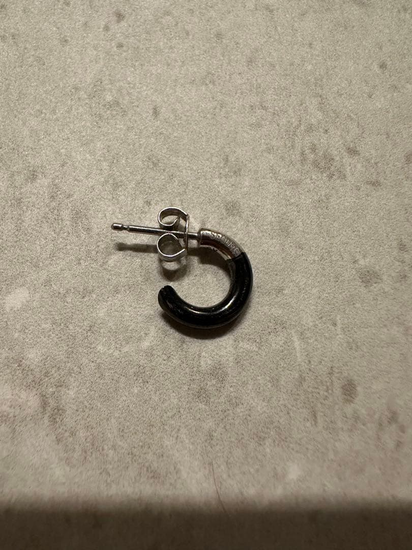 CAREERING 黒 フープ型 片耳用ピアス