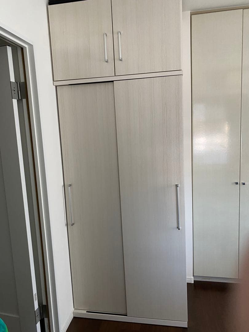 幅90cm奥56cm 白ワードローブ上置き付き