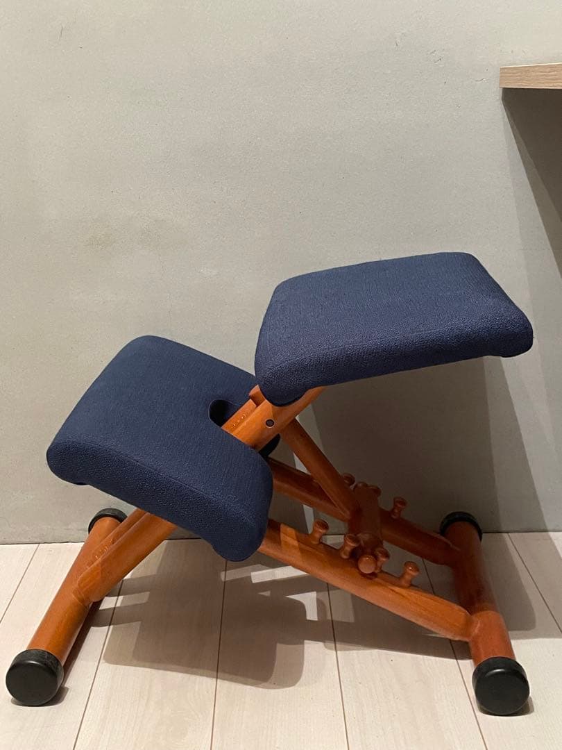 stokke バリエール　バランスチェア　腰痛対策　姿勢矯正