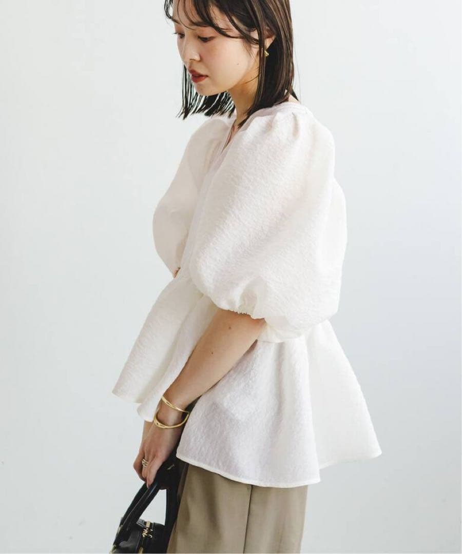 極美品　シアーノイズジャガードブラウス　ペプラムブラウス　パフスリーブ