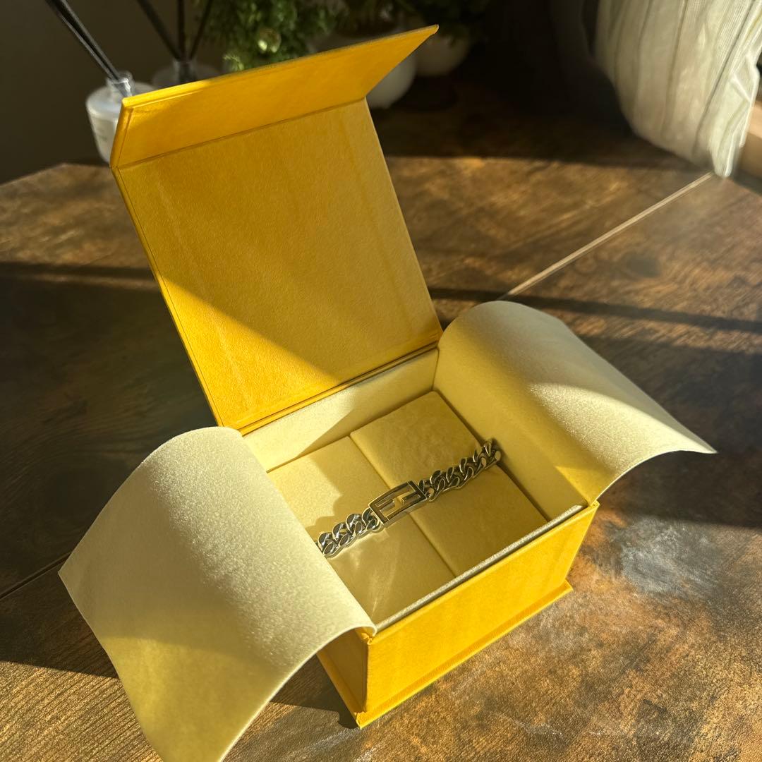 FENDI BAGUETTE BRACELET / L ボックス付き