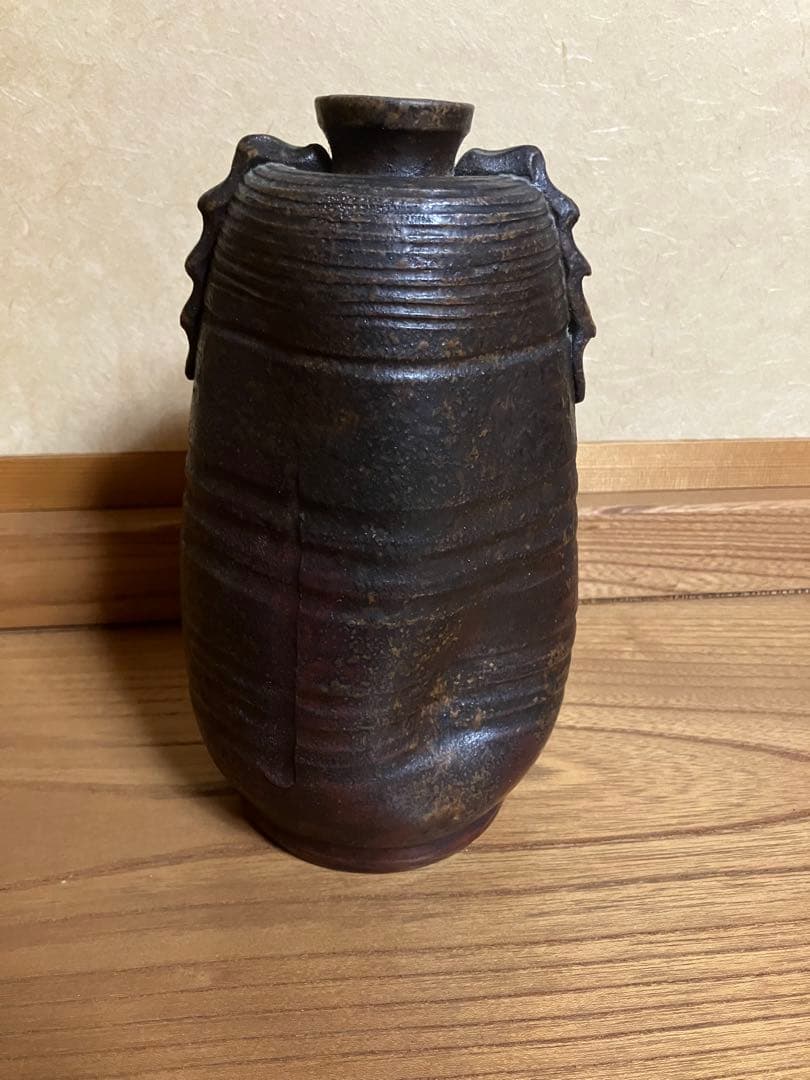 陶器のボトル型花器 ダークブラウン