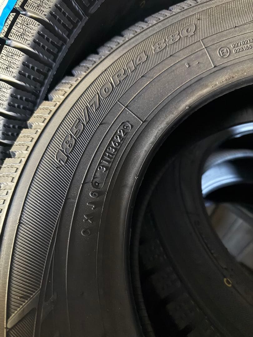 未使用 TOYO 185/70R14 スタッドレス 4本　送料込