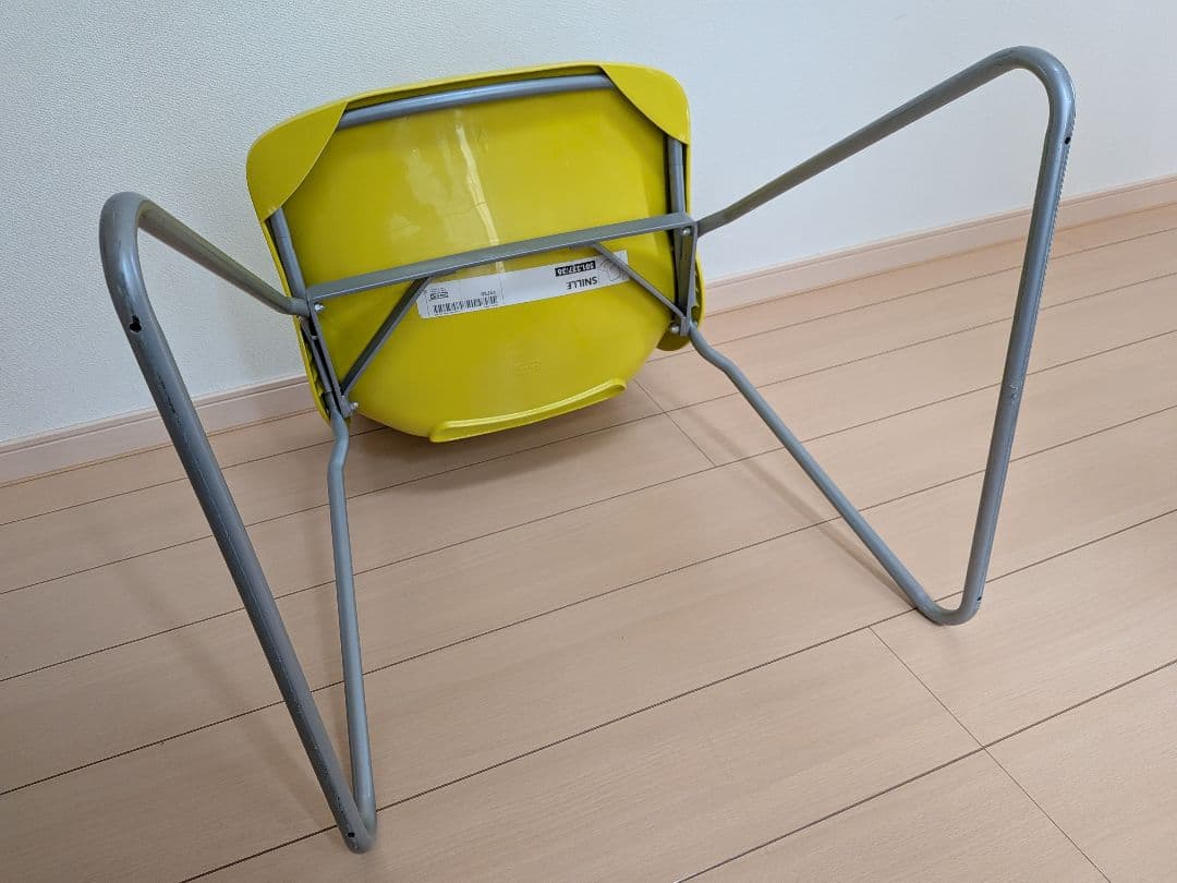 IKEAマスタードイエロープラスチック椅子