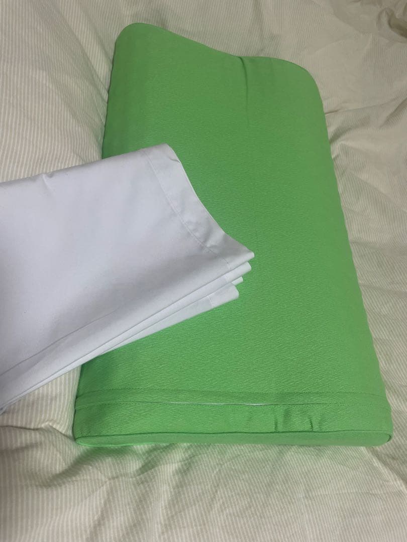アメリカD.C.推奨 健康枕 緑色　やすやか まくら　整体　肩こり
