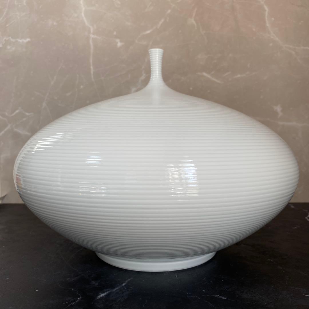 【中尾恭純】　中仙窯　白磁千段　有田焼　白磁線段壺　大　直径30センチ以上