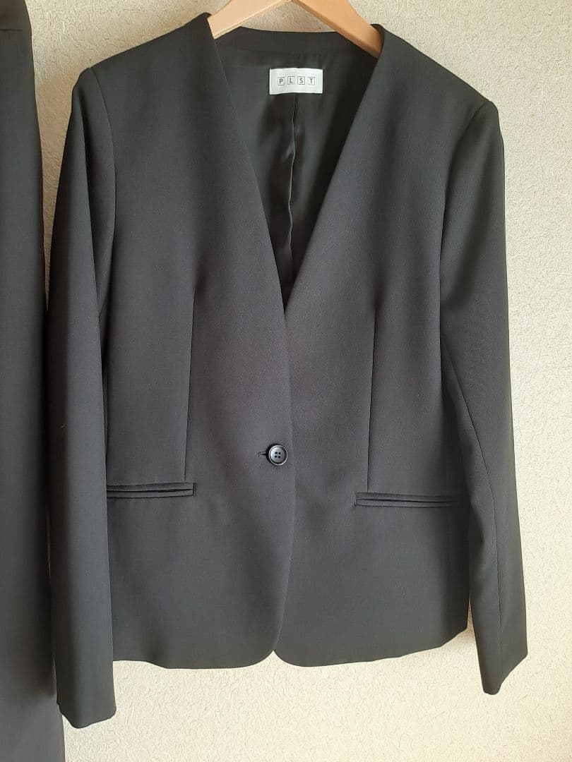 PLST プレミアムオックスカラーレスジャケット&テーパードパンツ黒セットアップ