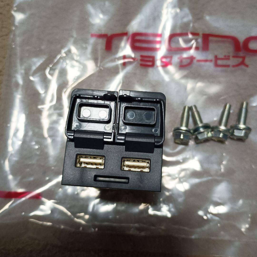 希少！　トヨタ純正　エスクァイア後期純正コンソールボックス