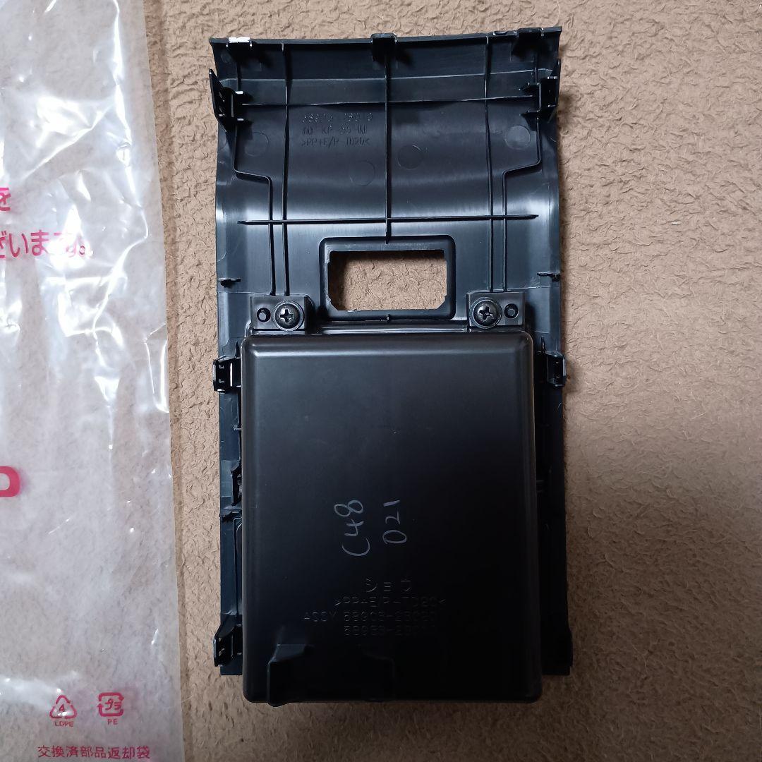 希少！　トヨタ純正　エスクァイア後期純正コンソールボックス