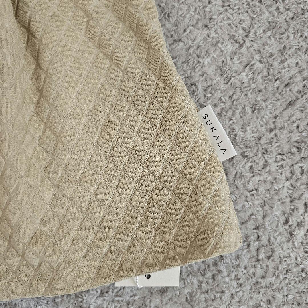 完売品おまけ付き♪未使用ジャガードペプラムトップス　ベージュゴールドLAVA