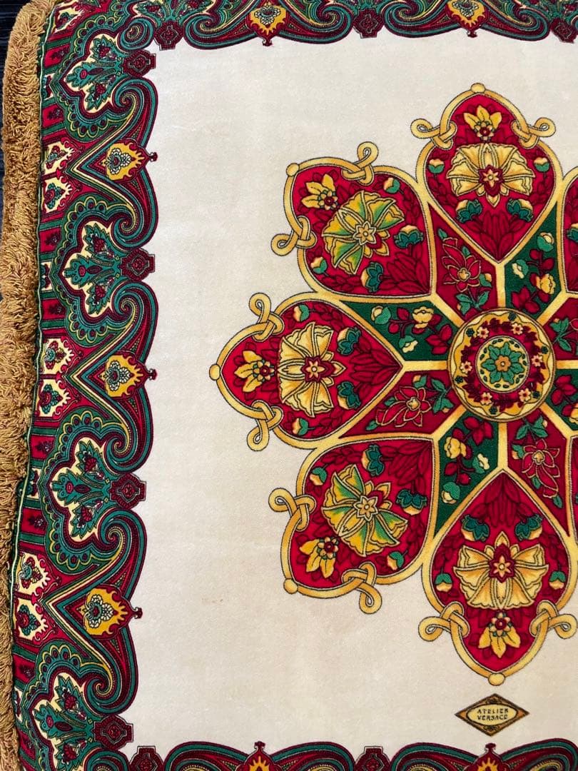 レア貴重‼︎ 価値ある ヴェルサーチ マチ付大判　赤✖️白 ロココ調柄