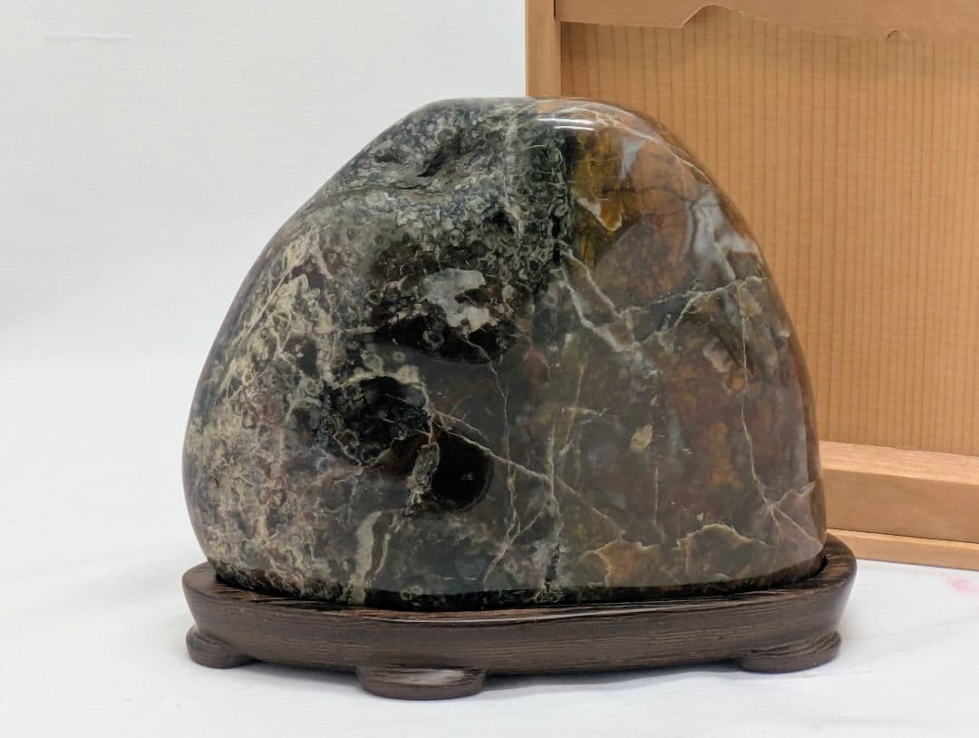 桜孔雀石　レア石　山の形　根尾 鑑賞石 水石 自然石　ケヤキ台座・共箱つき