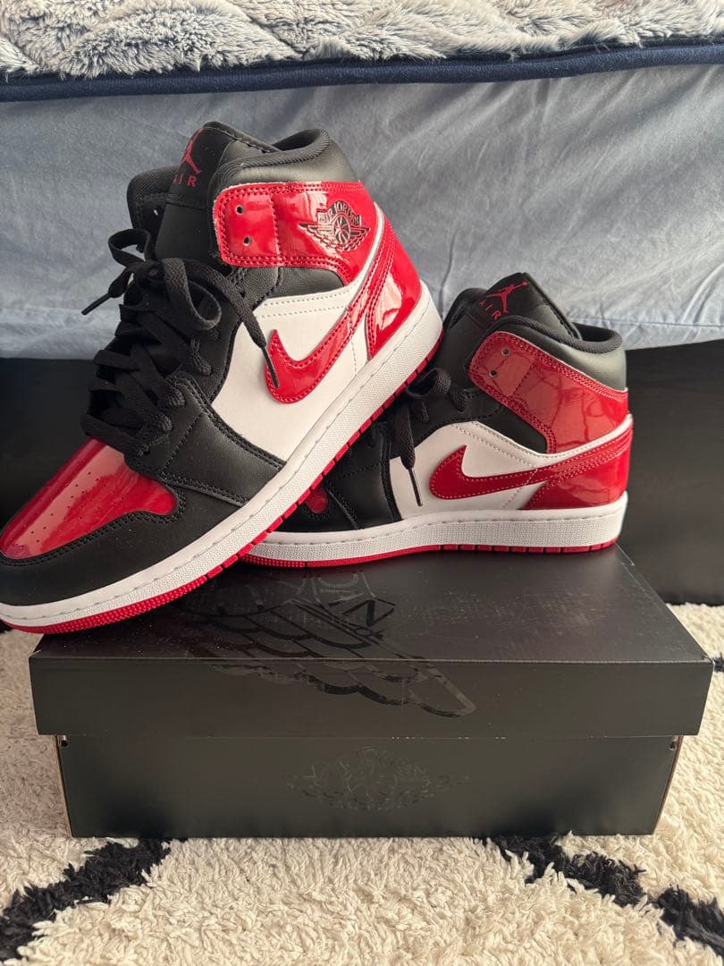 Nike Air Jordan 1 赤黒ハイカットスニーカー
