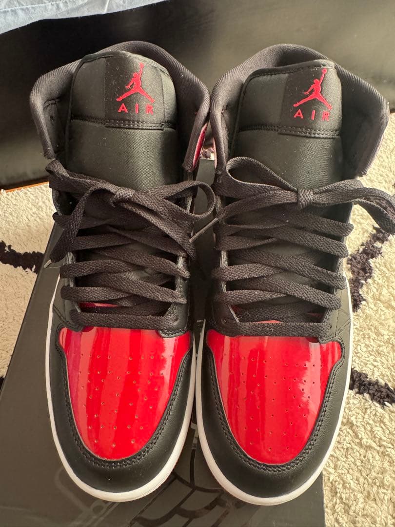 Nike Air Jordan 1 赤黒ハイカットスニーカー