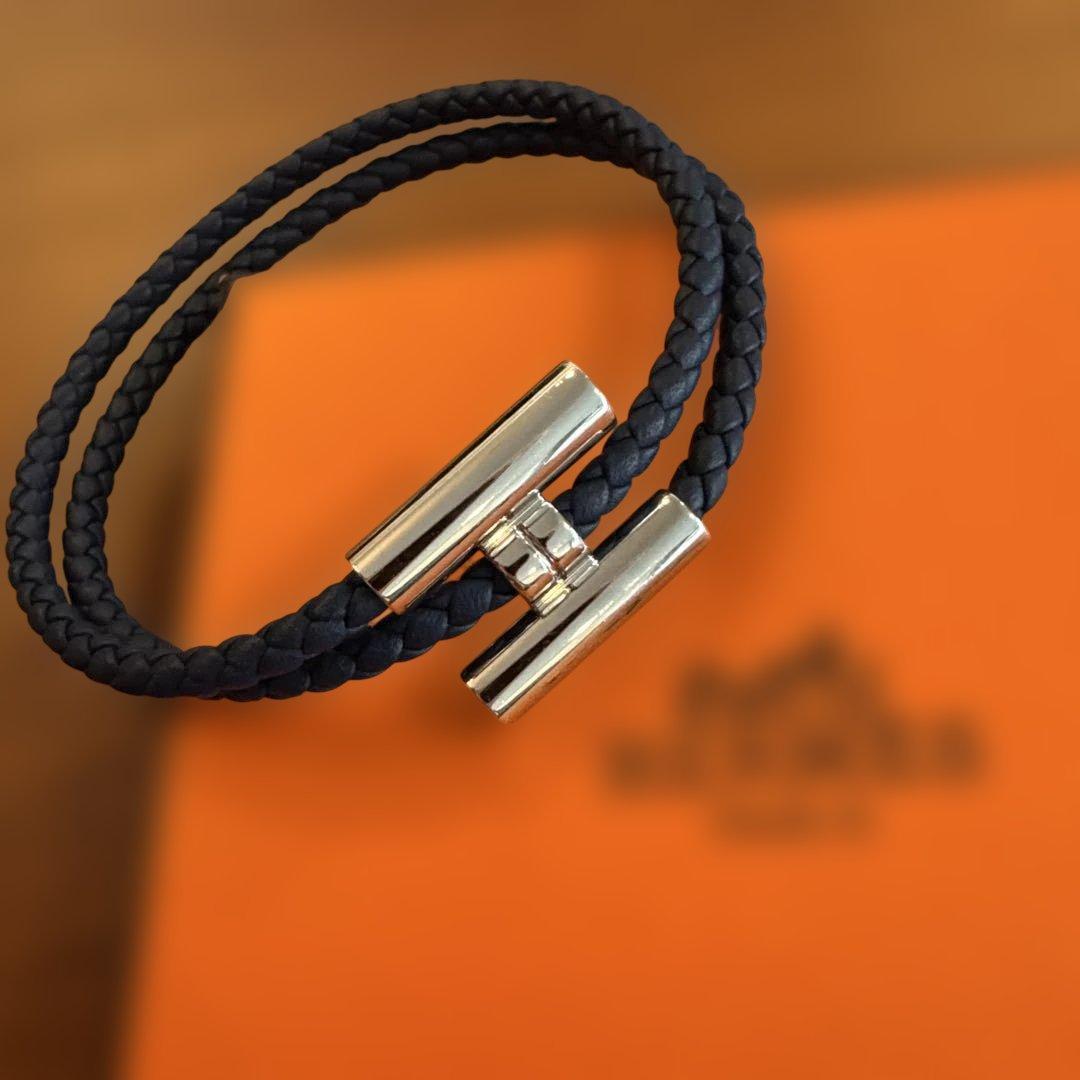 Hermès レザーブレスレット トゥルニ　ネイビー